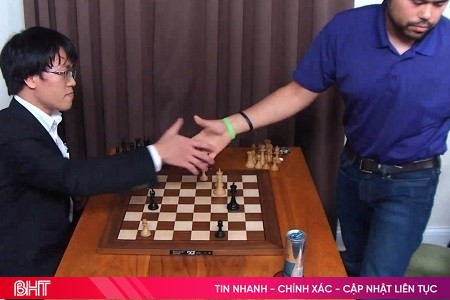Le Quang Liem 在大型锦标赛中赢得“闪电战国际象棋之王”